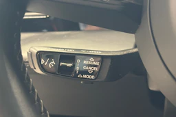 Valkoinen Porsche Taycan 2021 kuva 20.