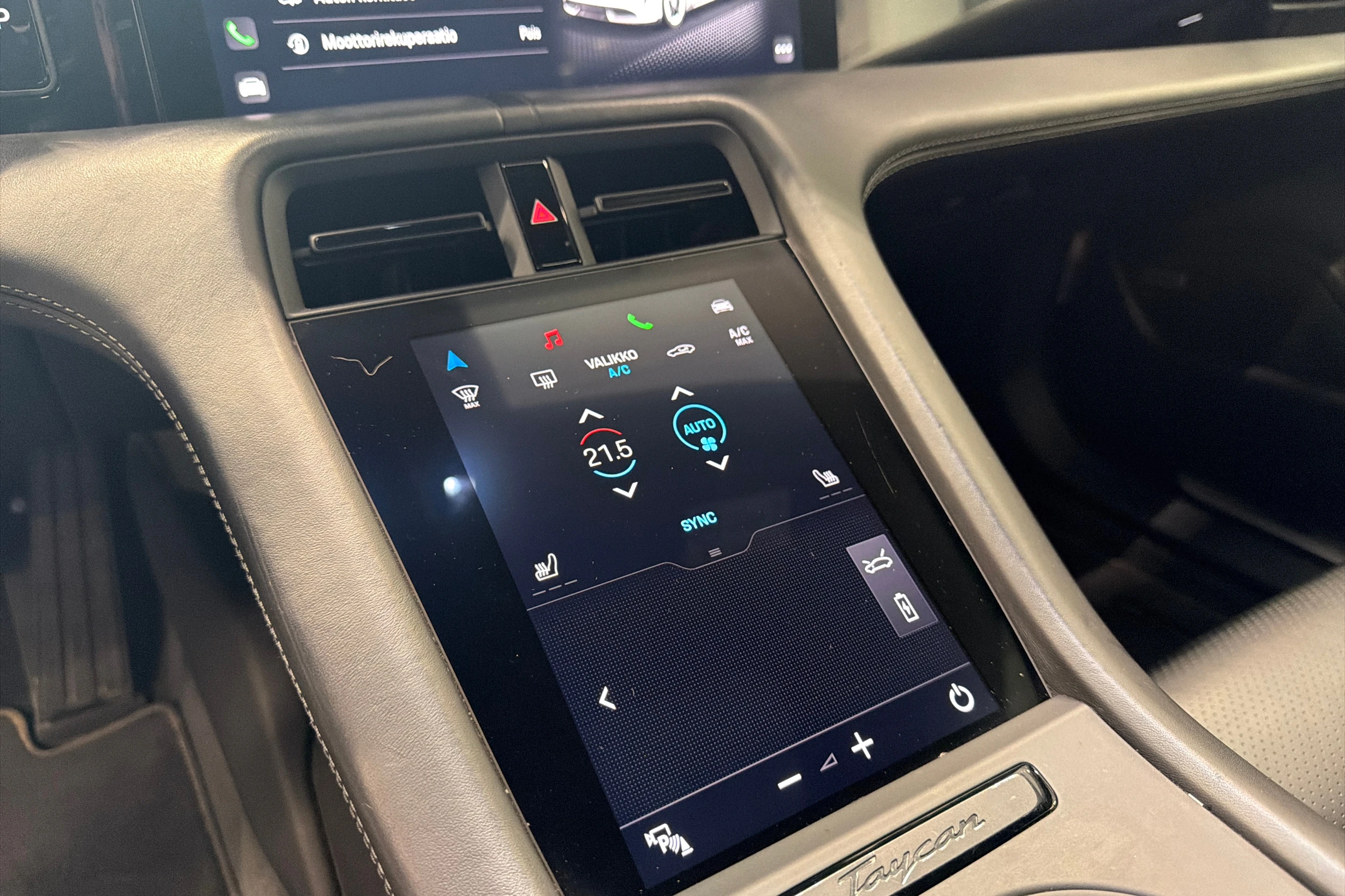 Valkoinen Porsche Taycan 2021 kuva 21.