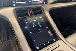 Valkoinen Porsche Taycan 2021 kuva 21.