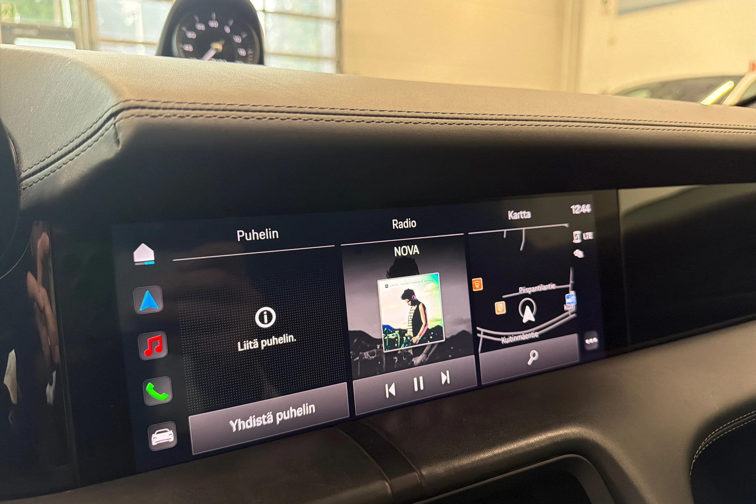 Valkoinen Porsche Taycan 2021 kuva 22.