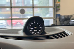Valkoinen Porsche Taycan 2021 kuva 23.