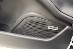 Valkoinen Porsche Taycan 2021 kuva 25.