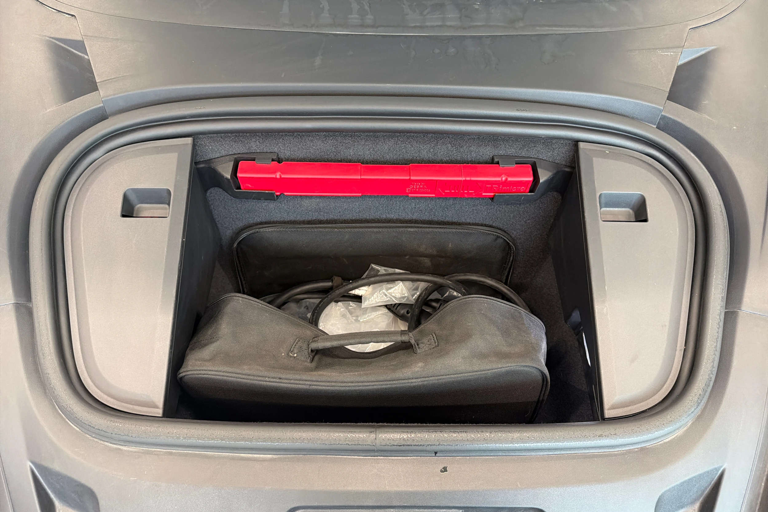 Valkoinen Porsche Taycan 2021 kuva 26.