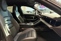 harmaa Porsche Taycan 2021 kuva 14.