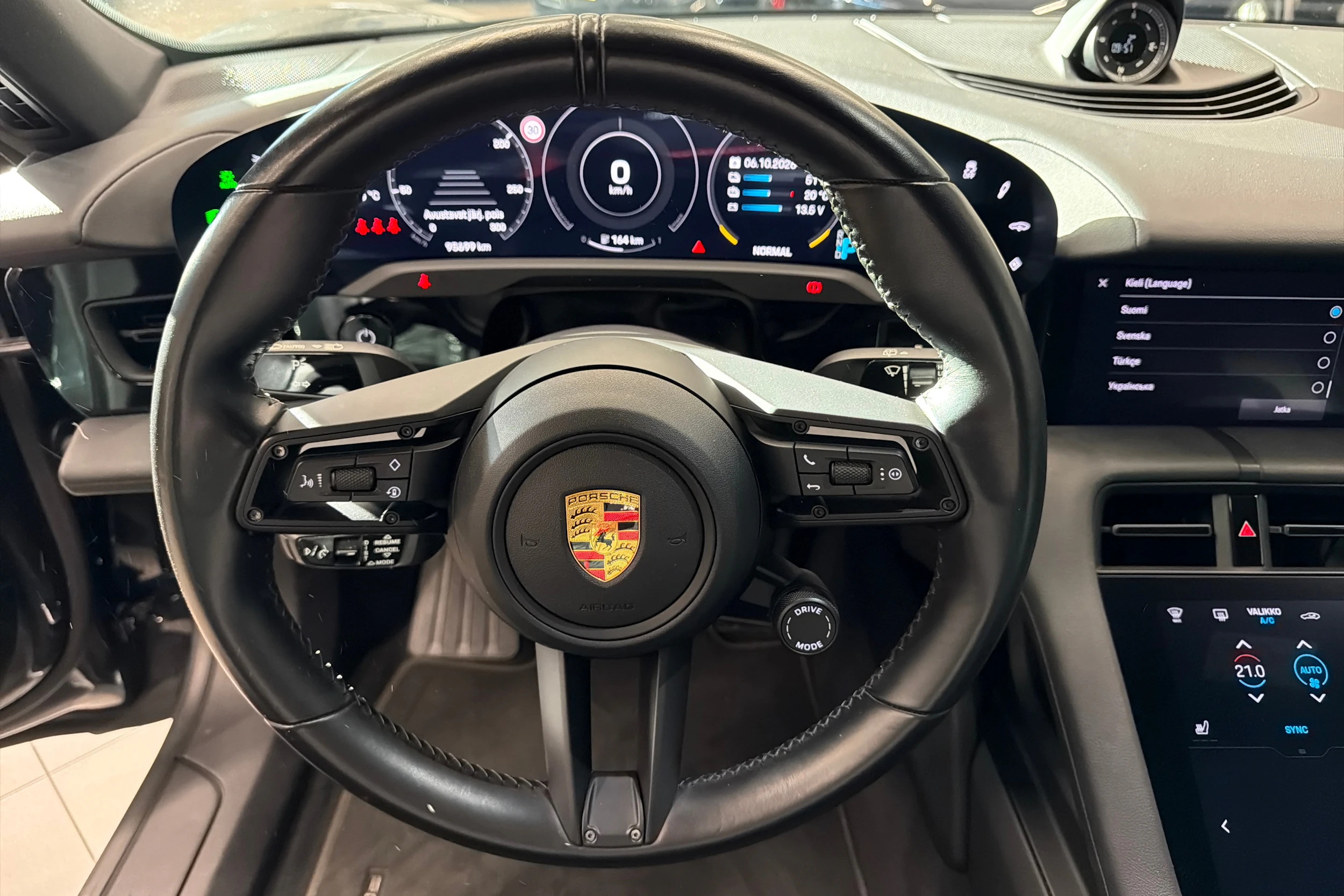 harmaa Porsche Taycan 2021 kuva 15.