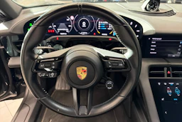 harmaa Porsche Taycan 2021 kuva 15.