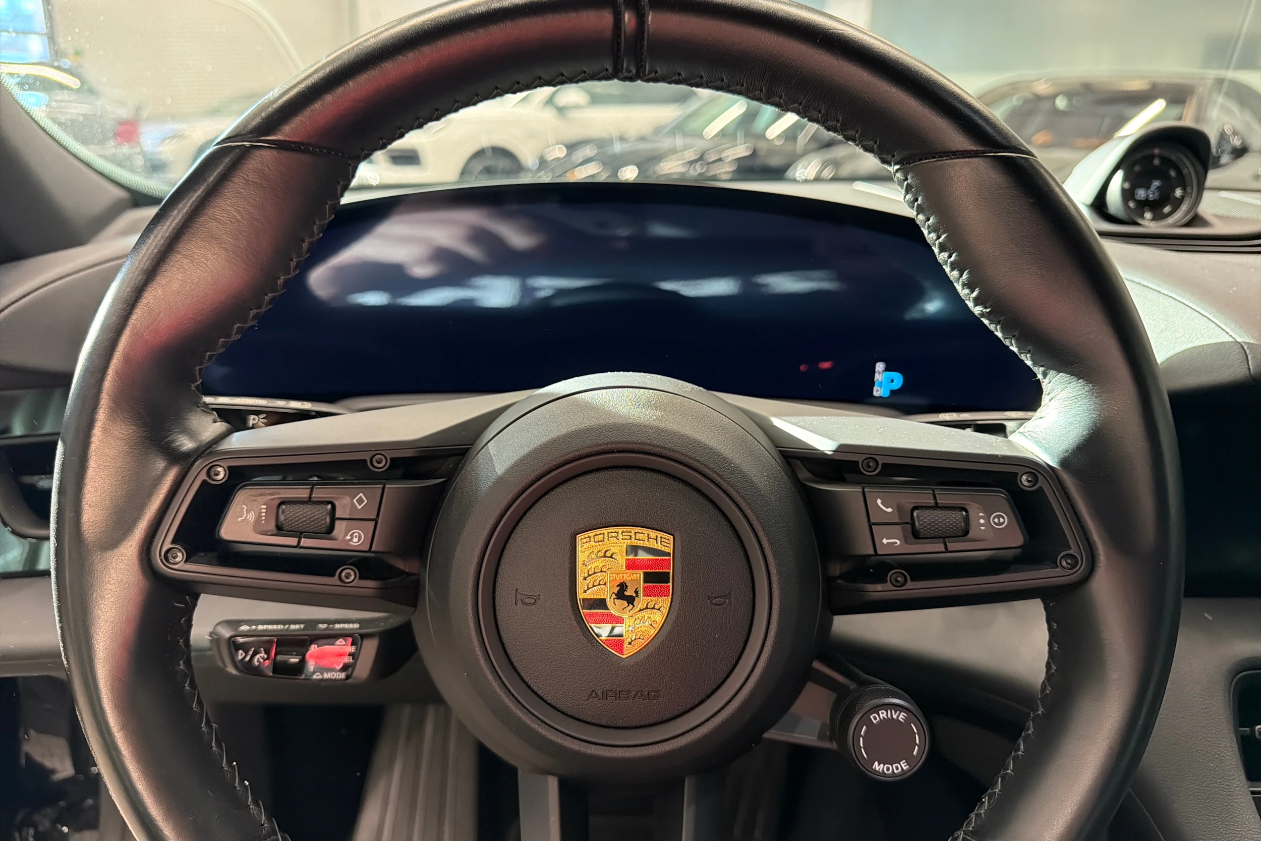 harmaa Porsche Taycan 2021 kuva 16.