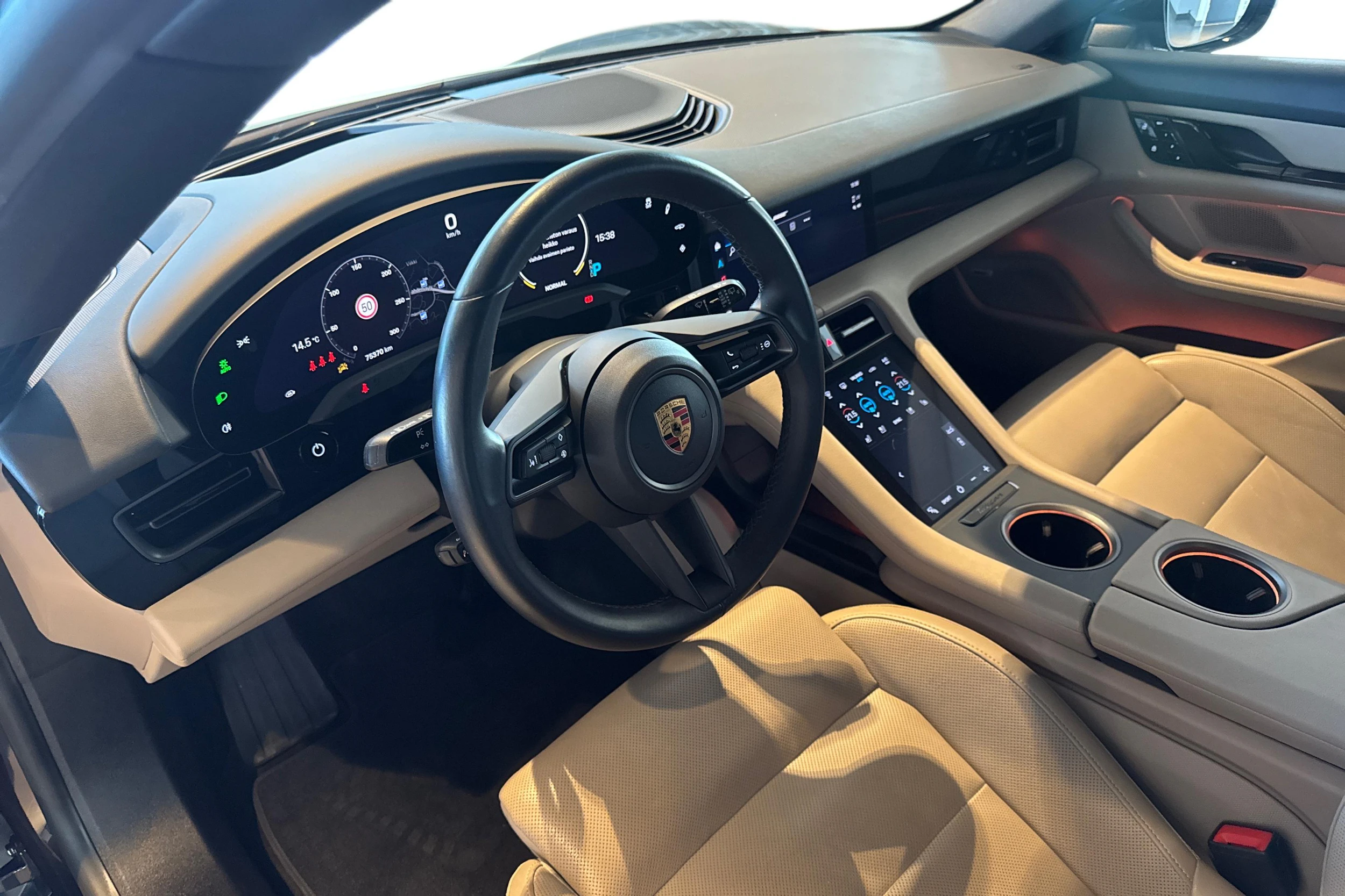Ruskea (beige) Porsche Taycan 2021 kuva 7.