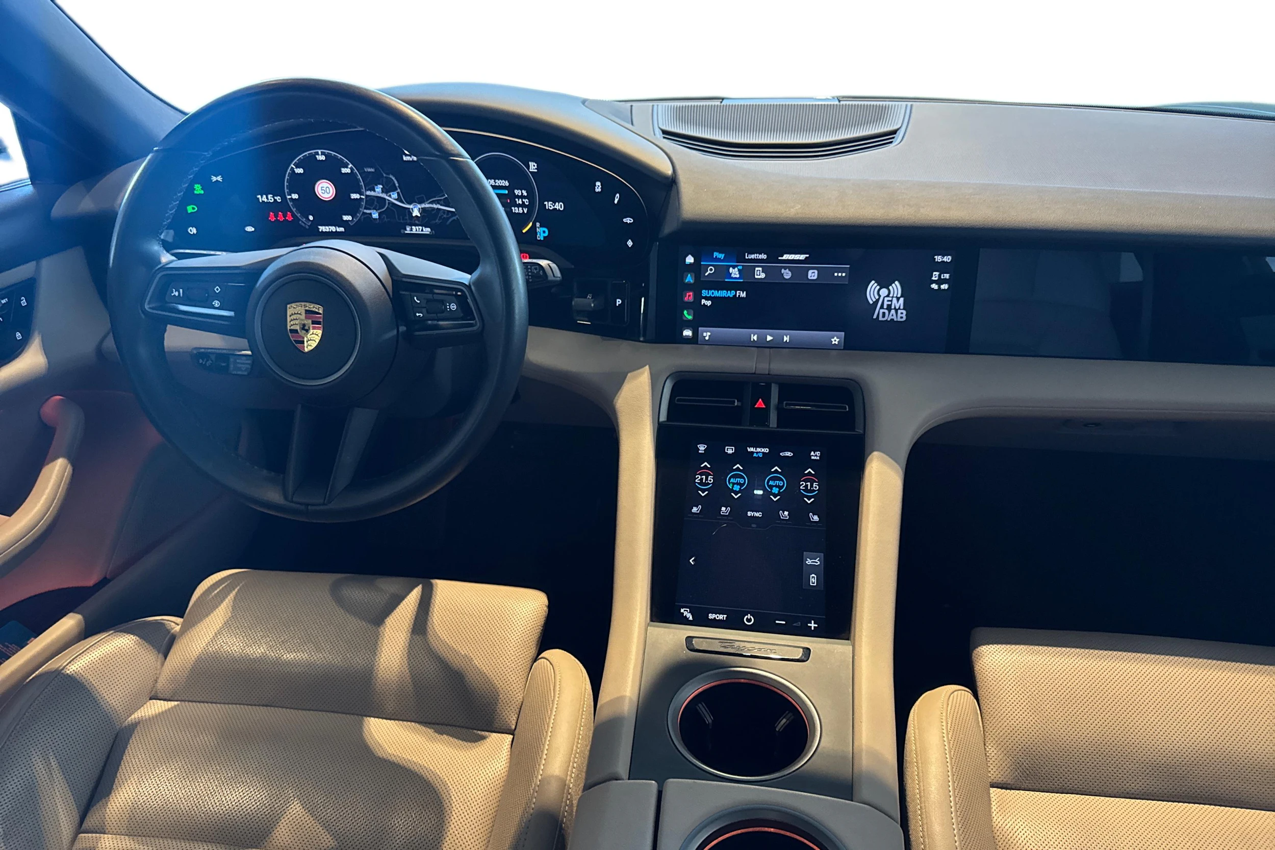 Ruskea (beige) Porsche Taycan 2021 kuva 8.