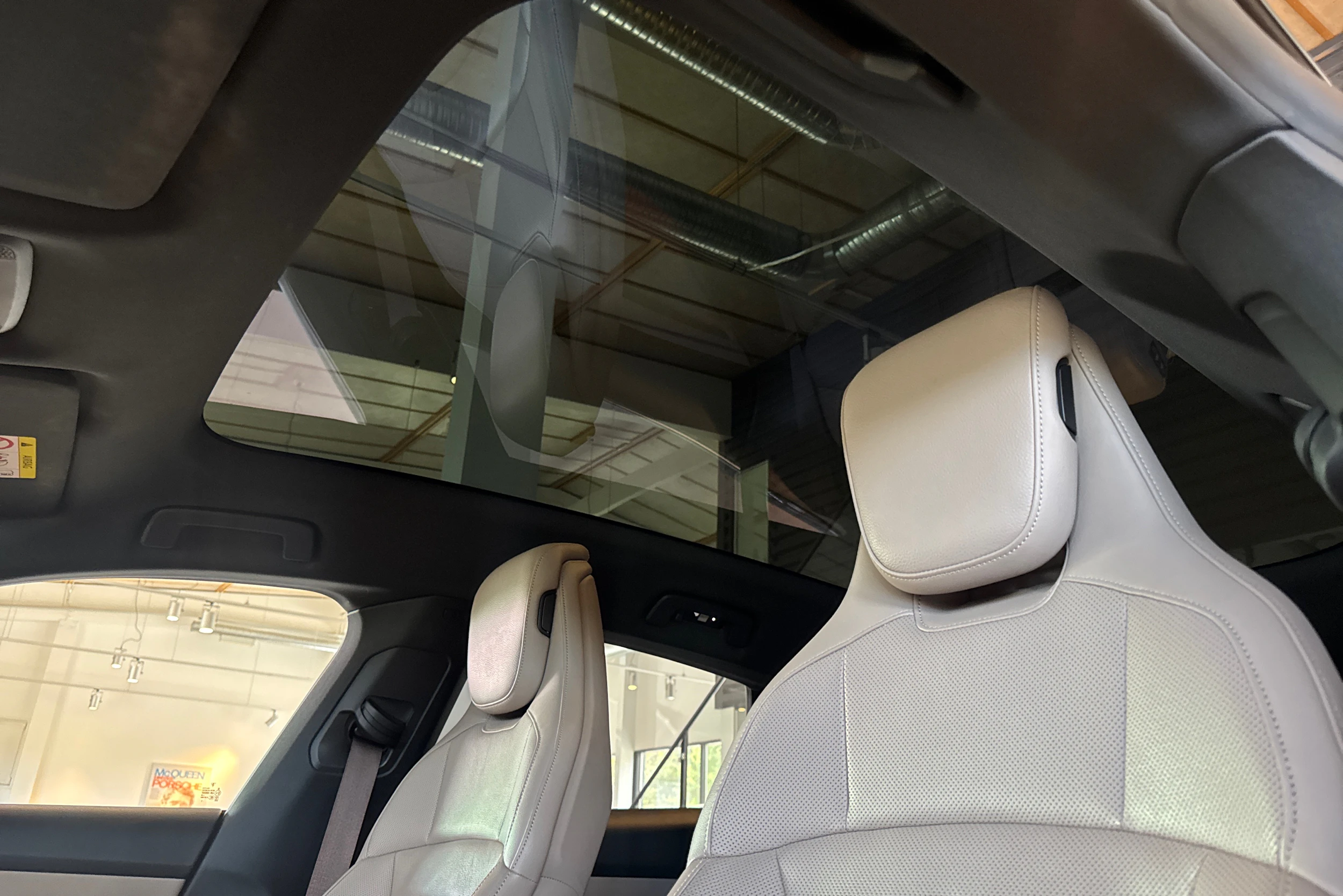 Ruskea (beige) Porsche Taycan 2021 kuva 18.