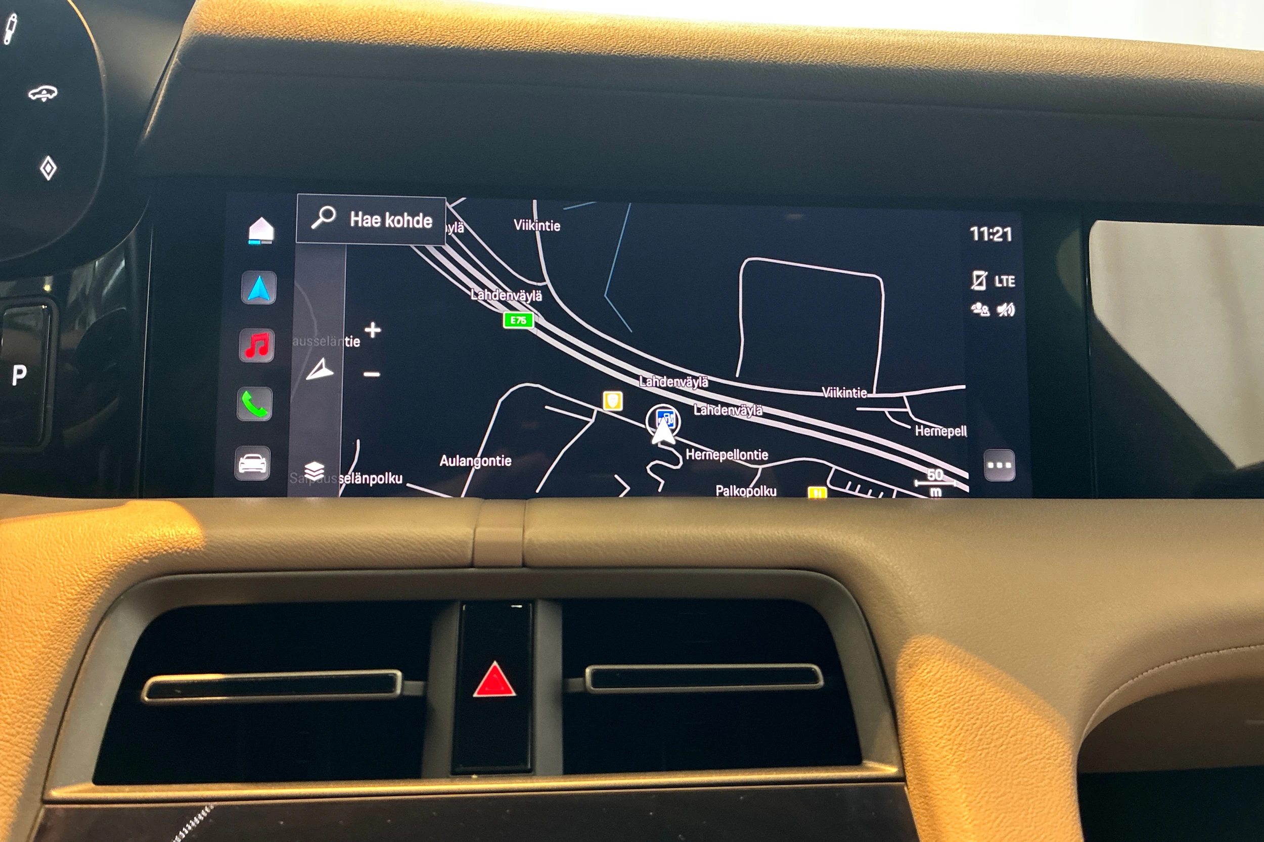 Ruskea (beige) Porsche Taycan 2021 kuva 19.