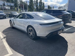 Valkoinen Porsche Taycan 2021 kuva 2.