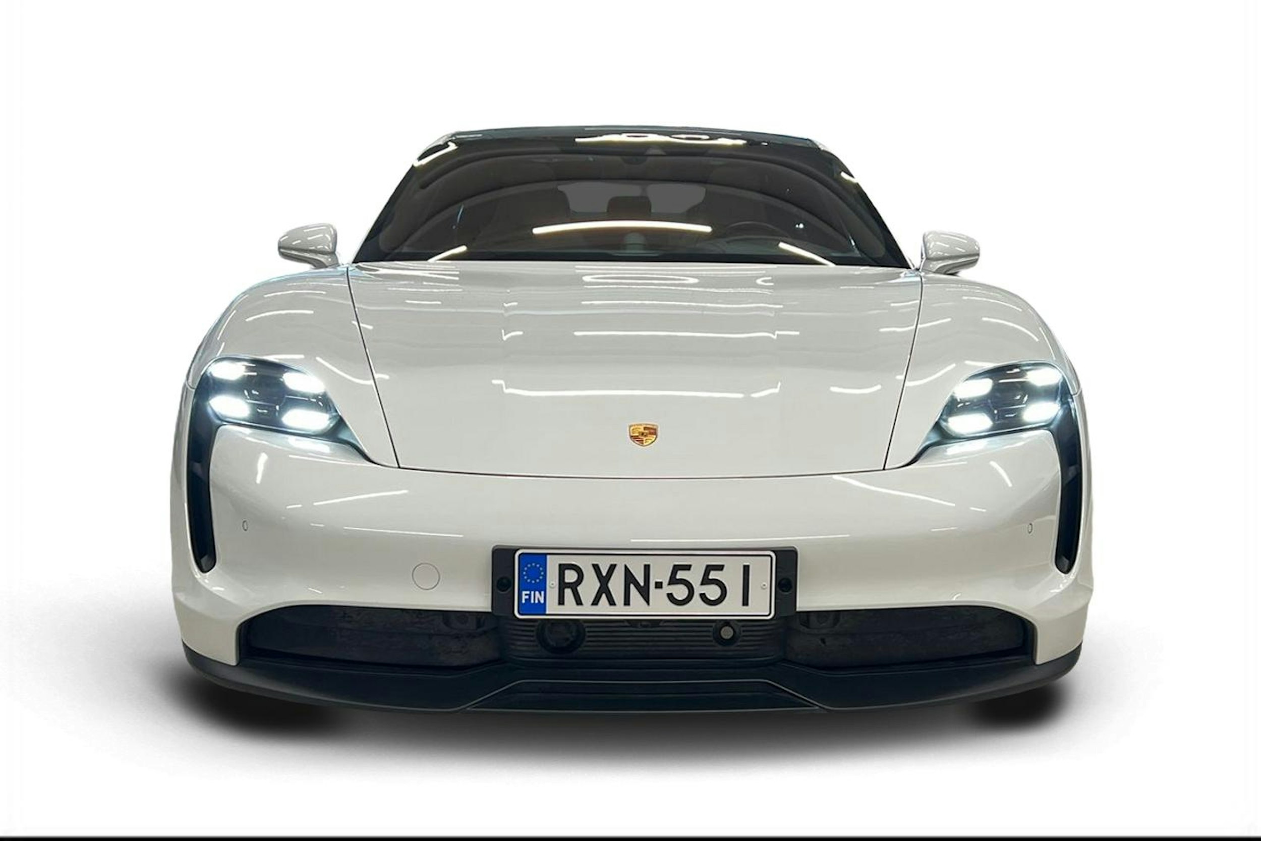 Valkoinen Porsche Taycan 2021 kuva 4.