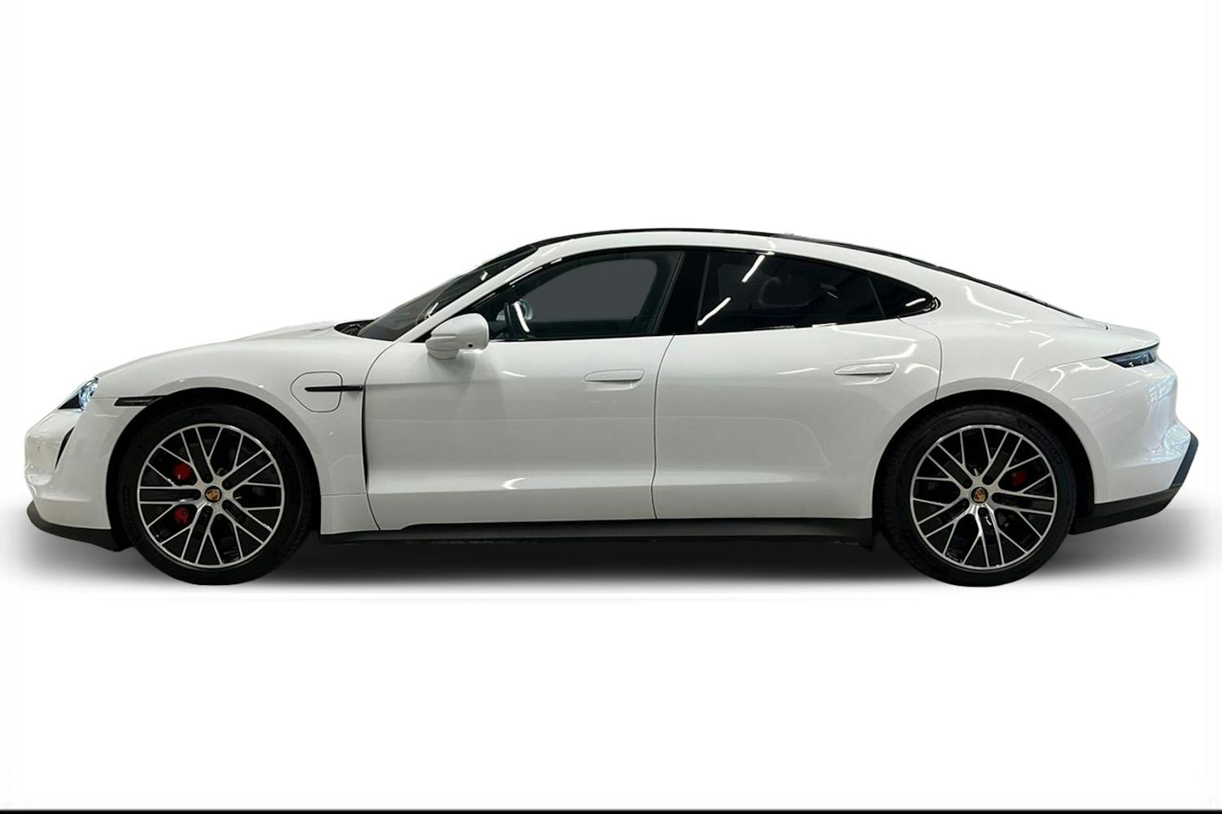 Valkoinen Porsche Taycan 2021 kuva 5.
