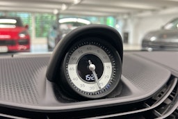 Valkoinen Porsche Taycan 2021 kuva 10.