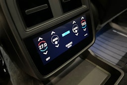 Valkoinen Porsche Taycan 2021 kuva 20.