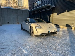 valkoinen Porsche Taycan 2021 kuva 1.