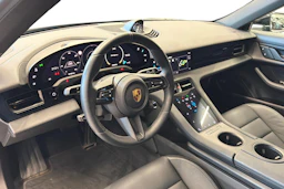 musta Porsche Taycan 2021 kuva 6.