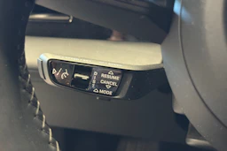 musta Porsche Taycan 2021 kuva 20.