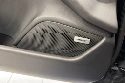 musta Porsche Taycan 2021 kuva 22.