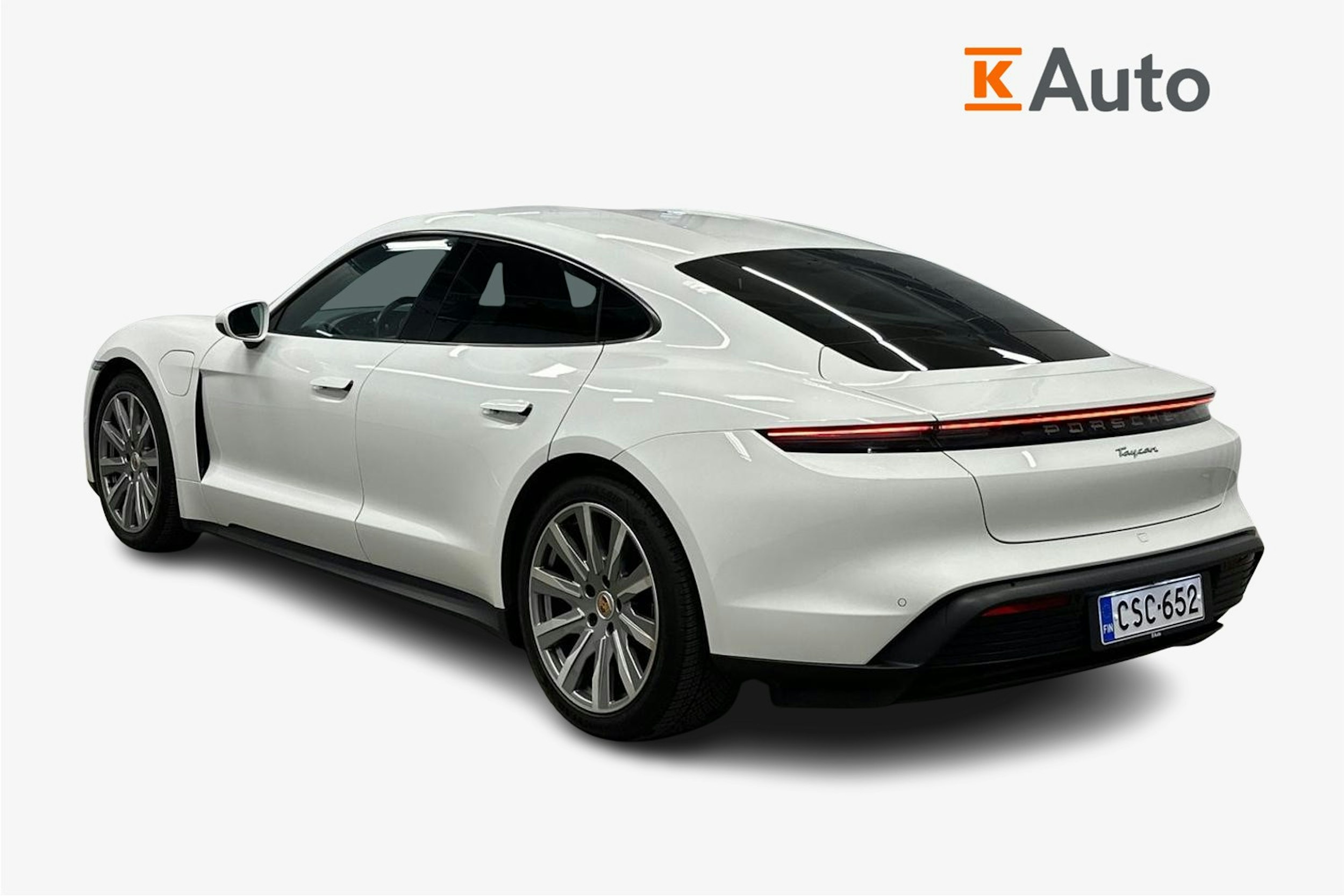 valkoinen Porsche Taycan 2022 kuva 2.