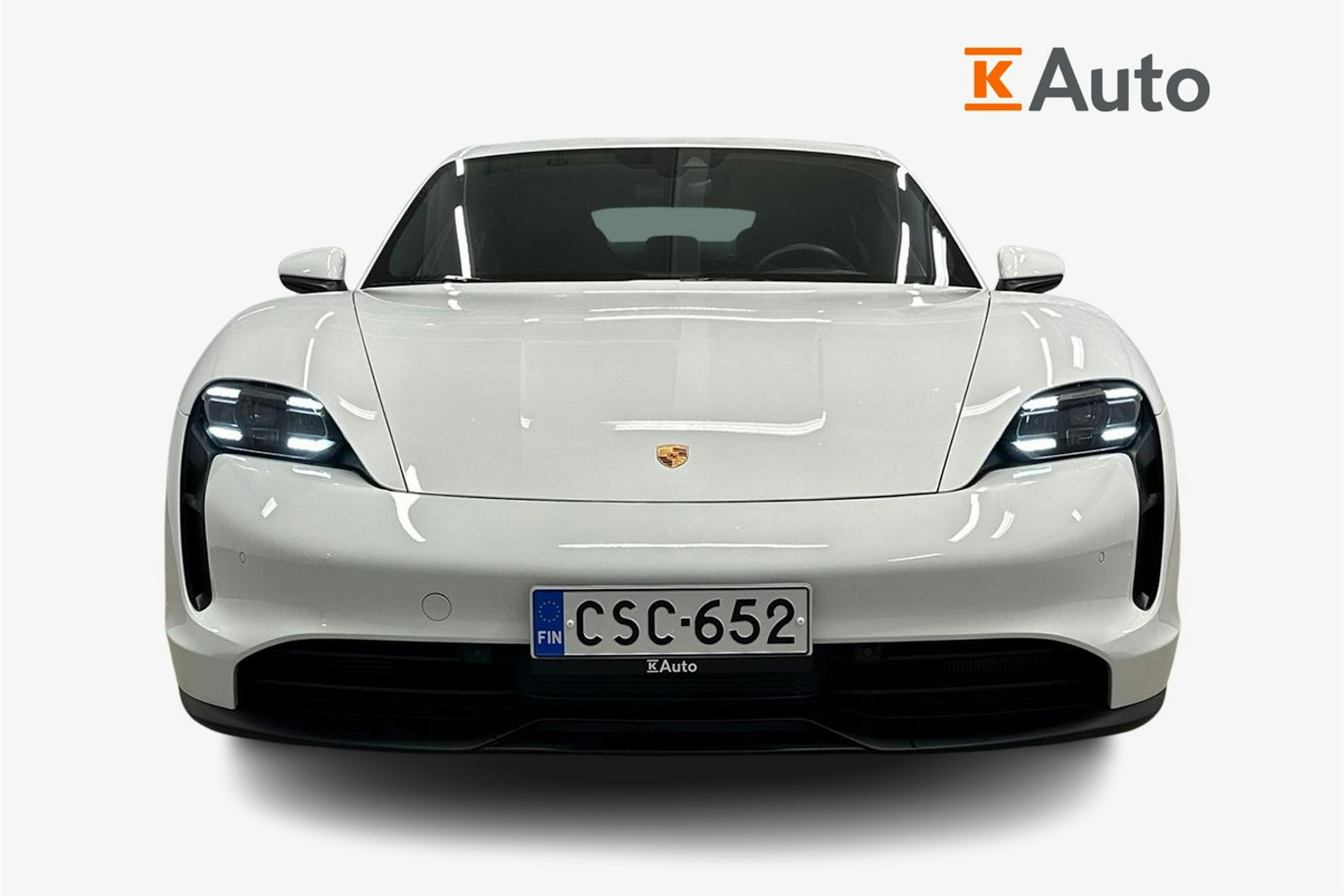 valkoinen Porsche Taycan 2022 kuva 5.