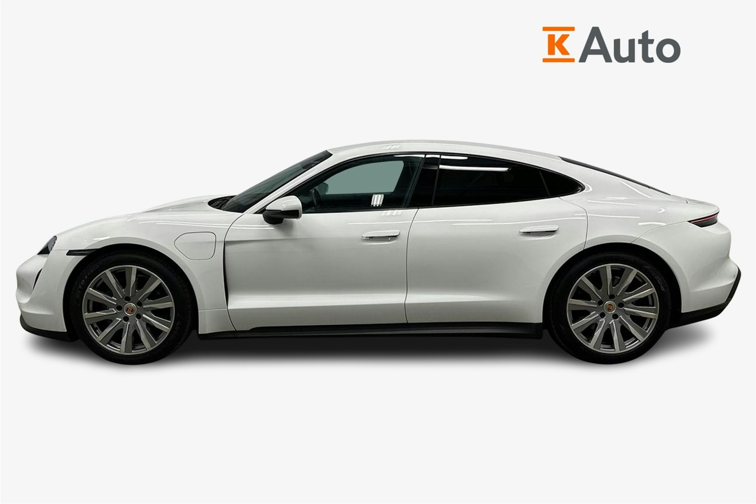 valkoinen Porsche Taycan 2022 kuva 6.