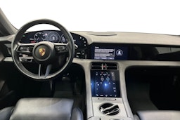 valkoinen Porsche Taycan 2022 kuva 9.