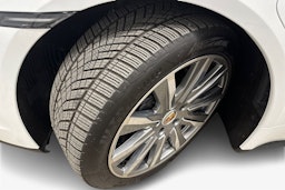 valkoinen Porsche Taycan 2022 kuva 11.