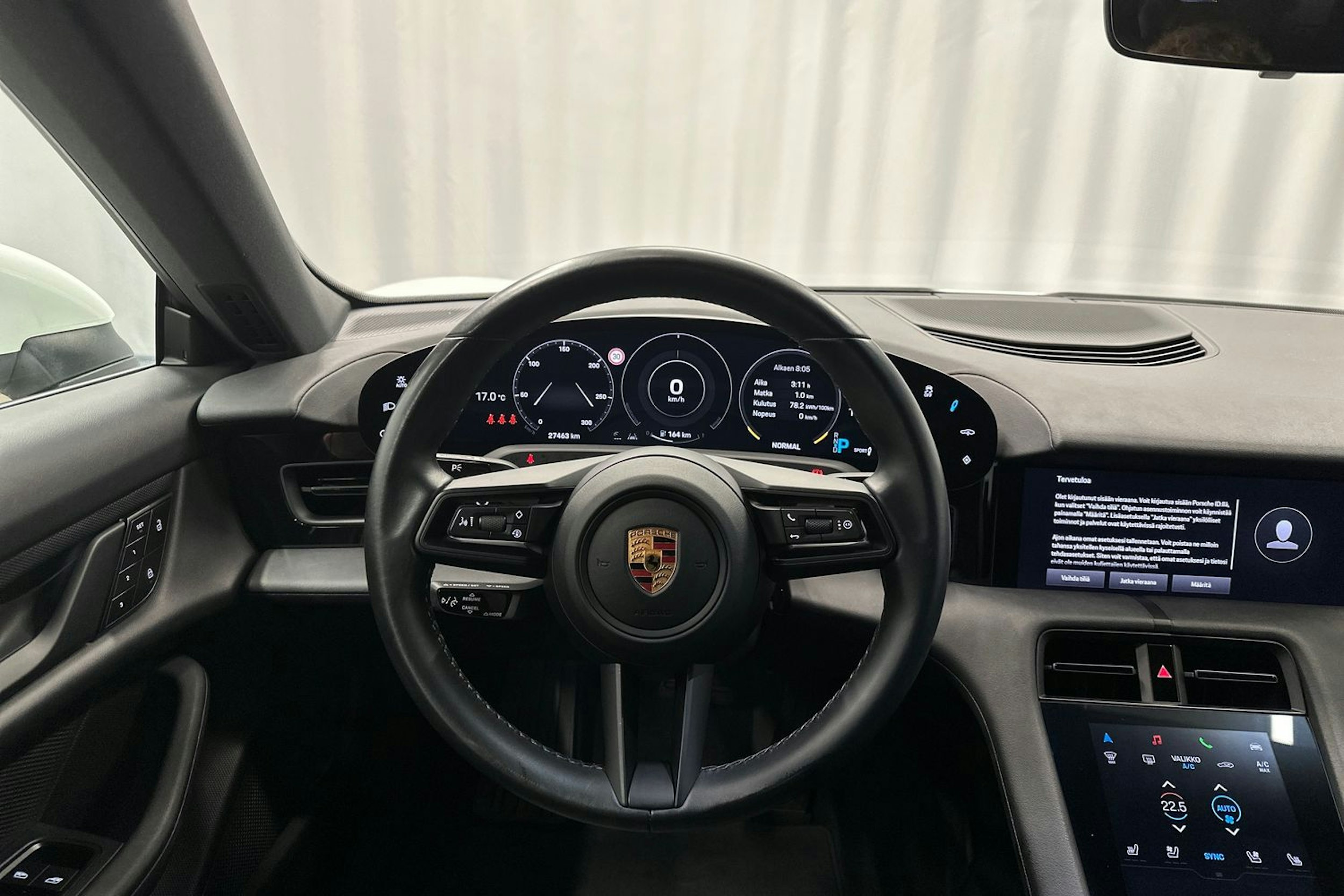 valkoinen Porsche Taycan 2022 kuva 14.