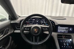 valkoinen Porsche Taycan 2022 kuva 14.