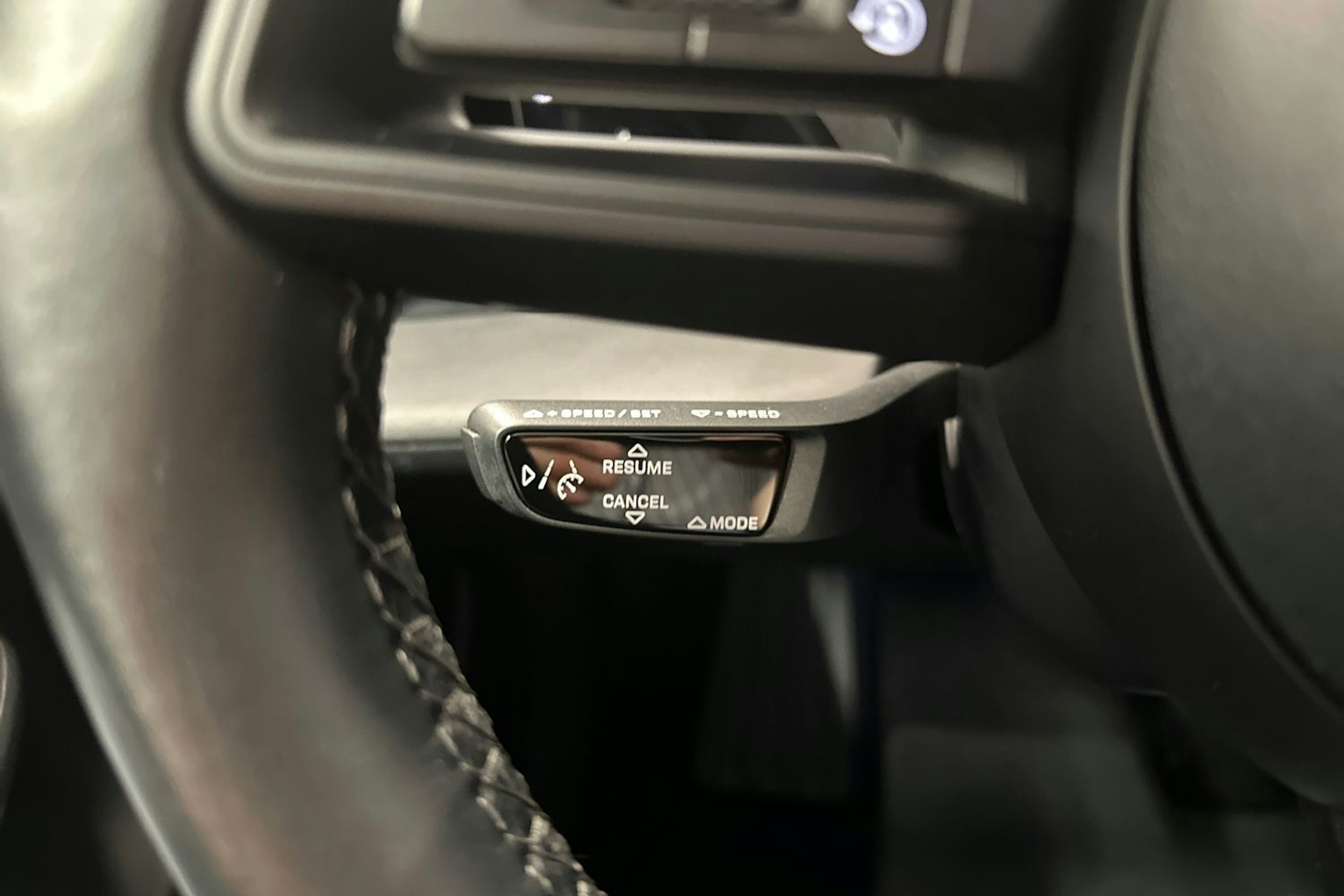 valkoinen Porsche Taycan 2022 kuva 17.