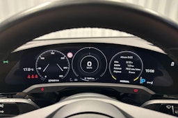 valkoinen Porsche Taycan 2022 kuva 18.