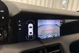 valkoinen Porsche Taycan 2022 kuva 20.