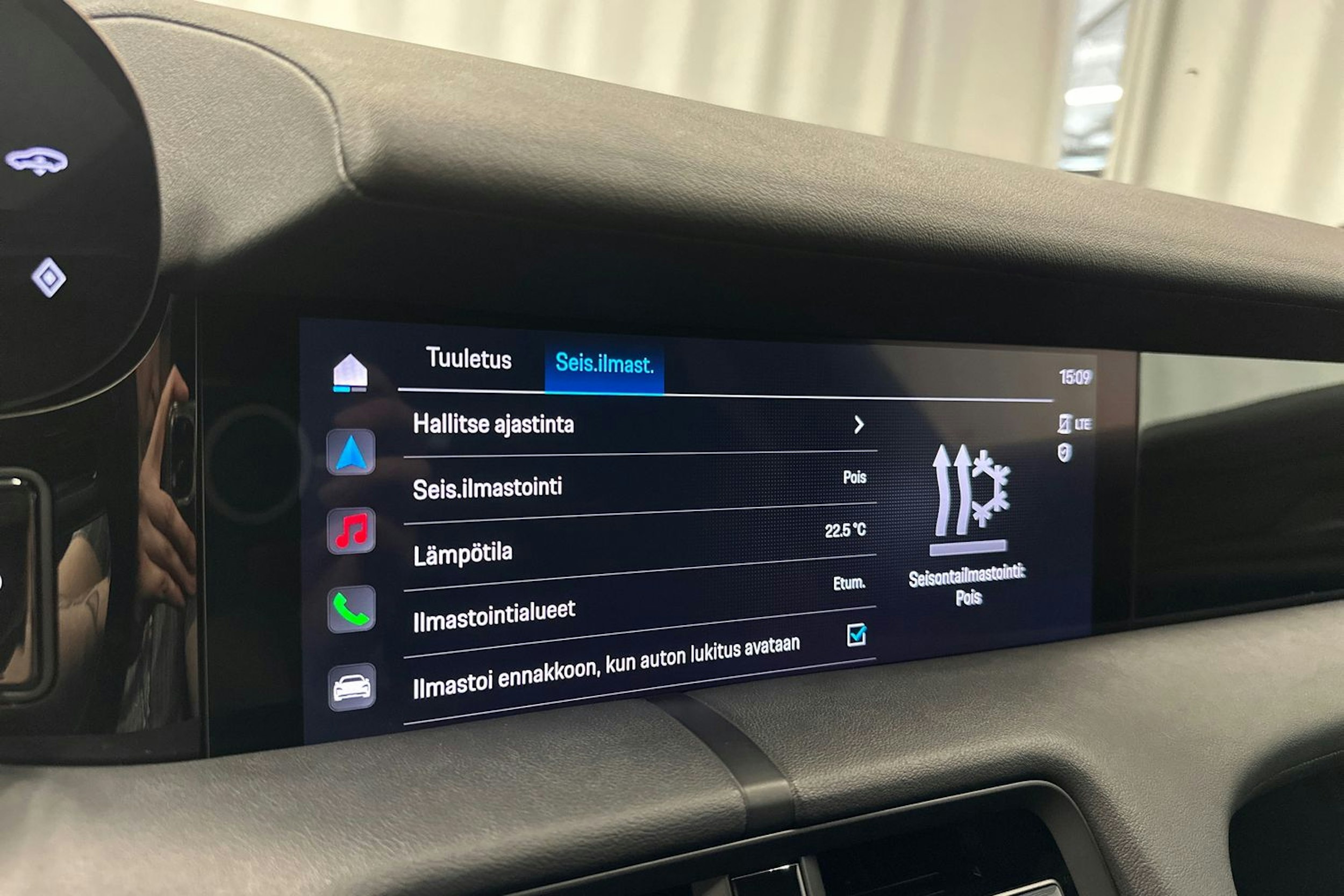 valkoinen Porsche Taycan 2022 kuva 23.
