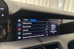 valkoinen Porsche Taycan 2022 kuva 23.
