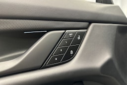 valkoinen Porsche Taycan 2022 kuva 28.