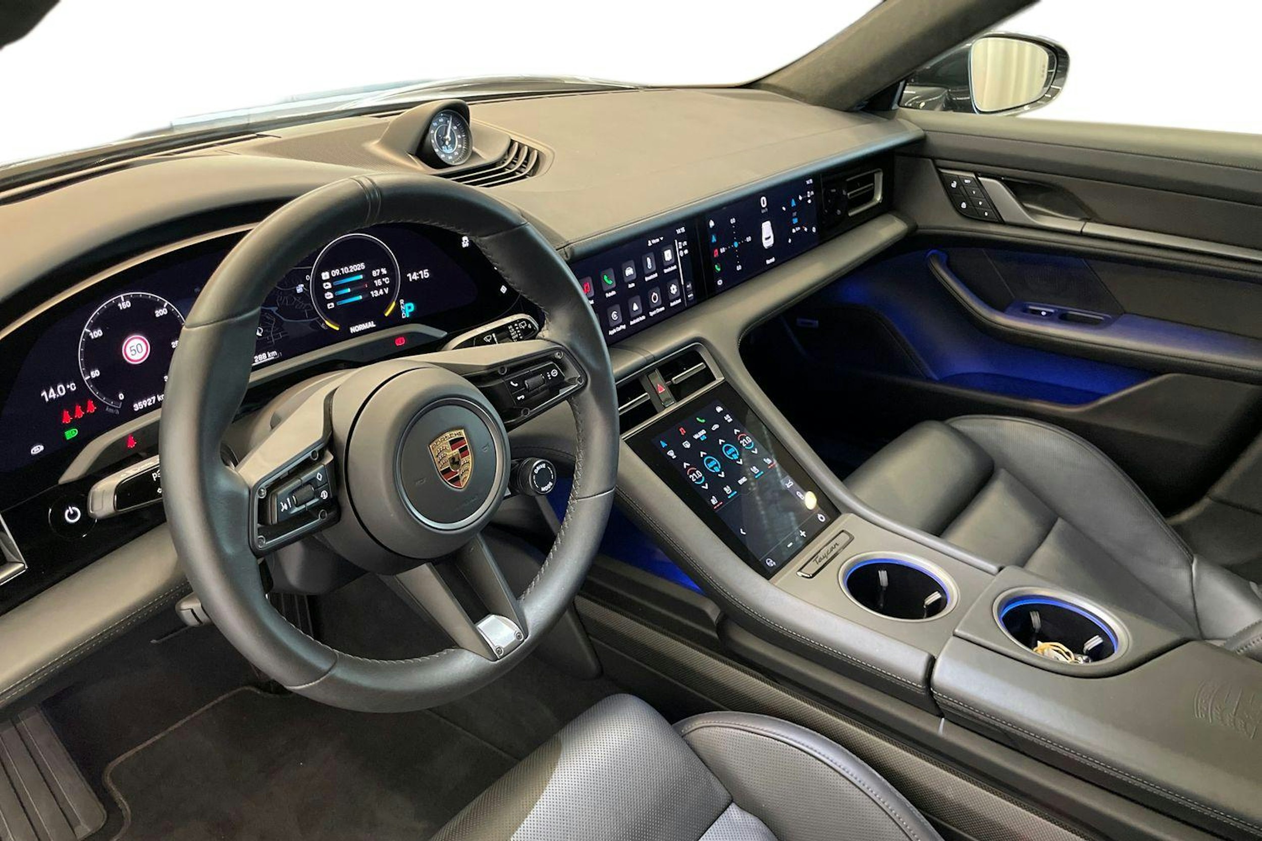 musta Porsche Taycan 2022 kuva 6.