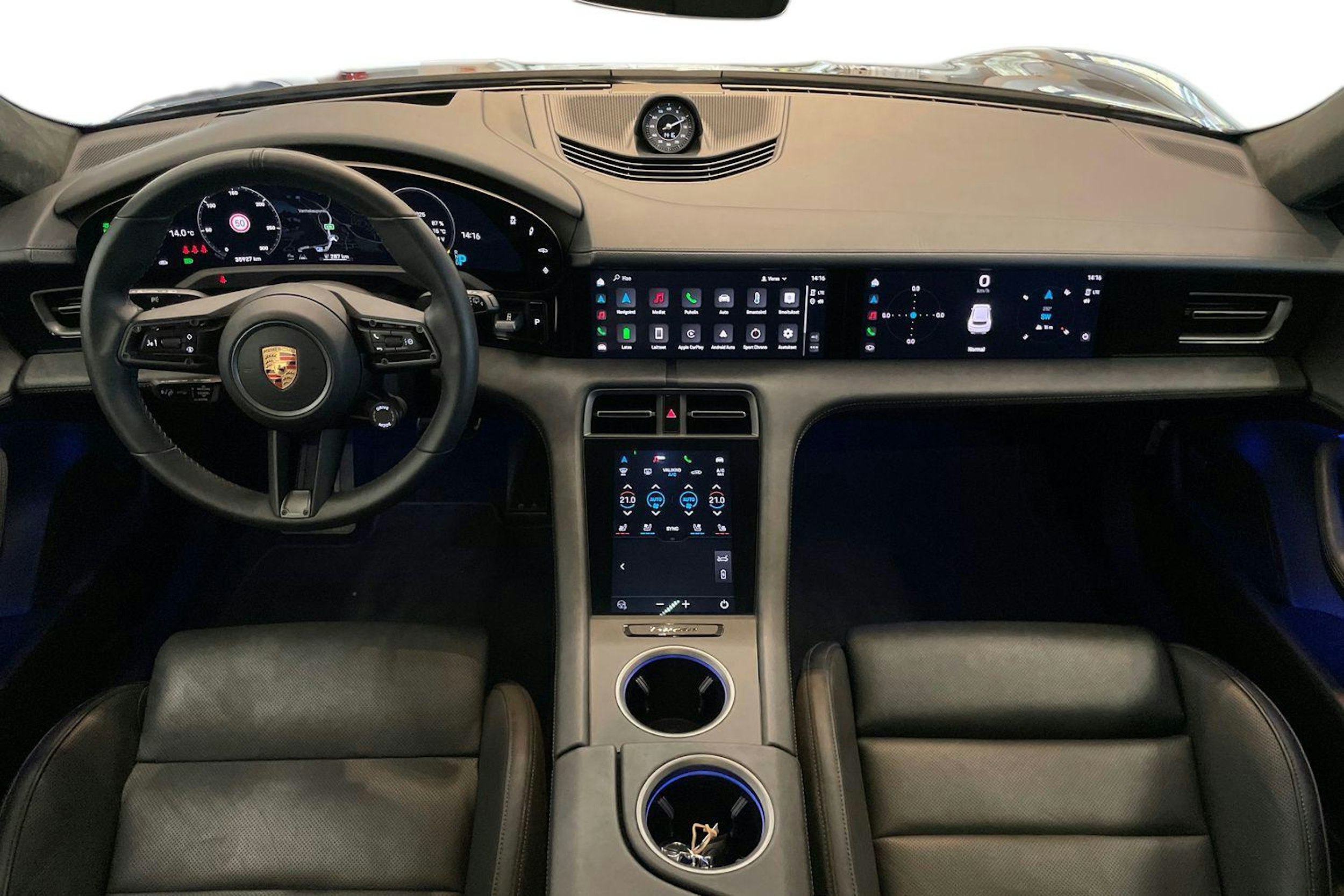 musta Porsche Taycan 2022 kuva 7.