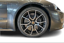 musta Porsche Taycan 2022 kuva 9.