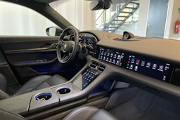 musta Porsche Taycan 2022 kuva 11.