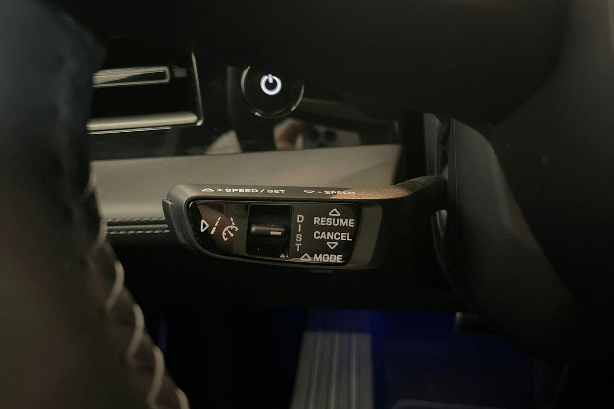 musta Porsche Taycan 2022 kuva 20.