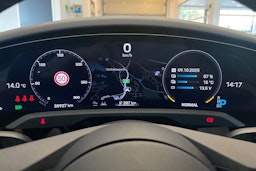 musta Porsche Taycan 2022 kuva 22.