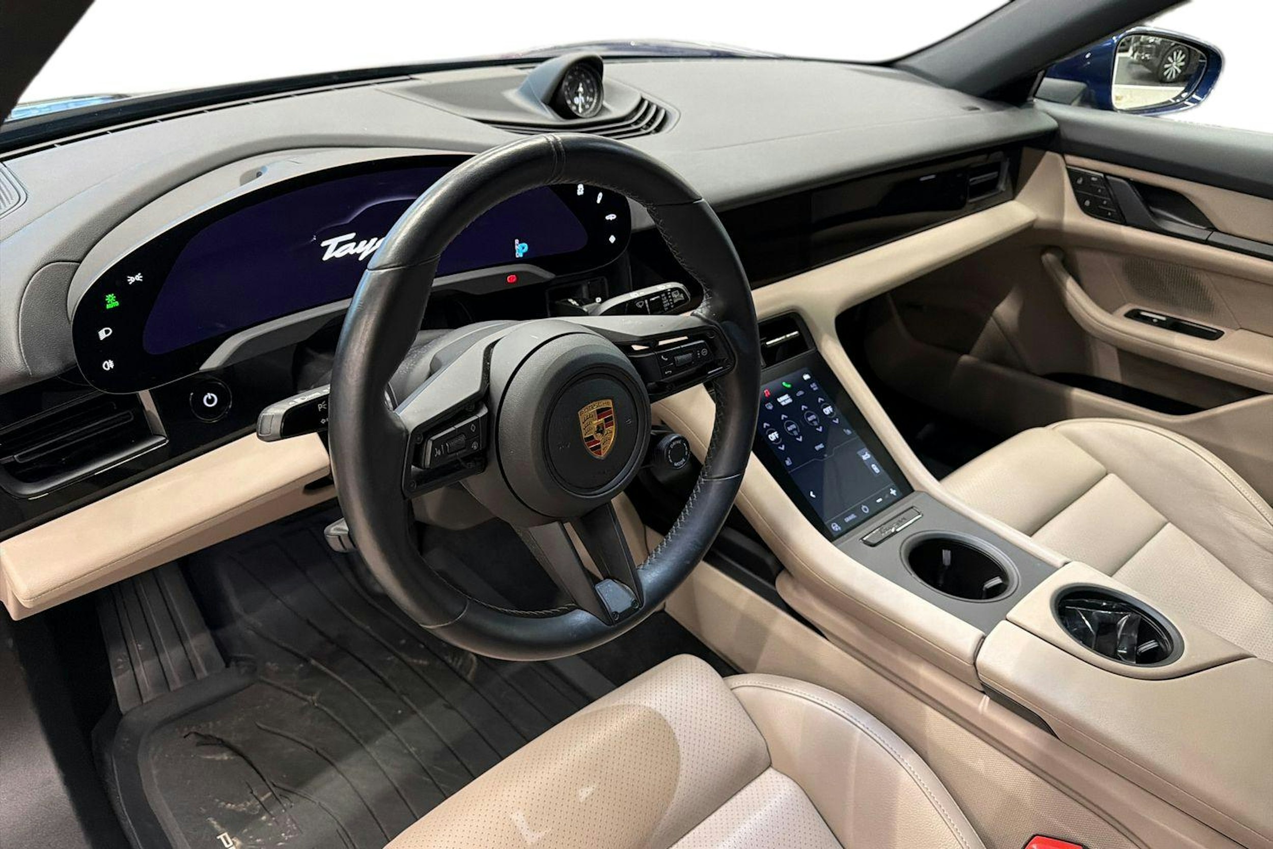 sininen Porsche Taycan 2022 kuva 6.