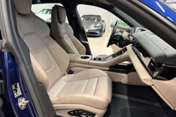 sininen Porsche Taycan 2022 kuva 10.