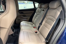 sininen Porsche Taycan 2022 kuva 12.