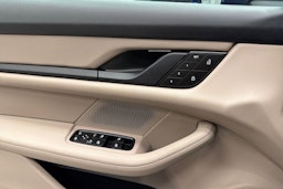 sininen Porsche Taycan 2022 kuva 21.