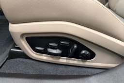 sininen Porsche Taycan 2022 kuva 23.