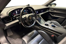 Musta Porsche Taycan 2022 kuva 6.