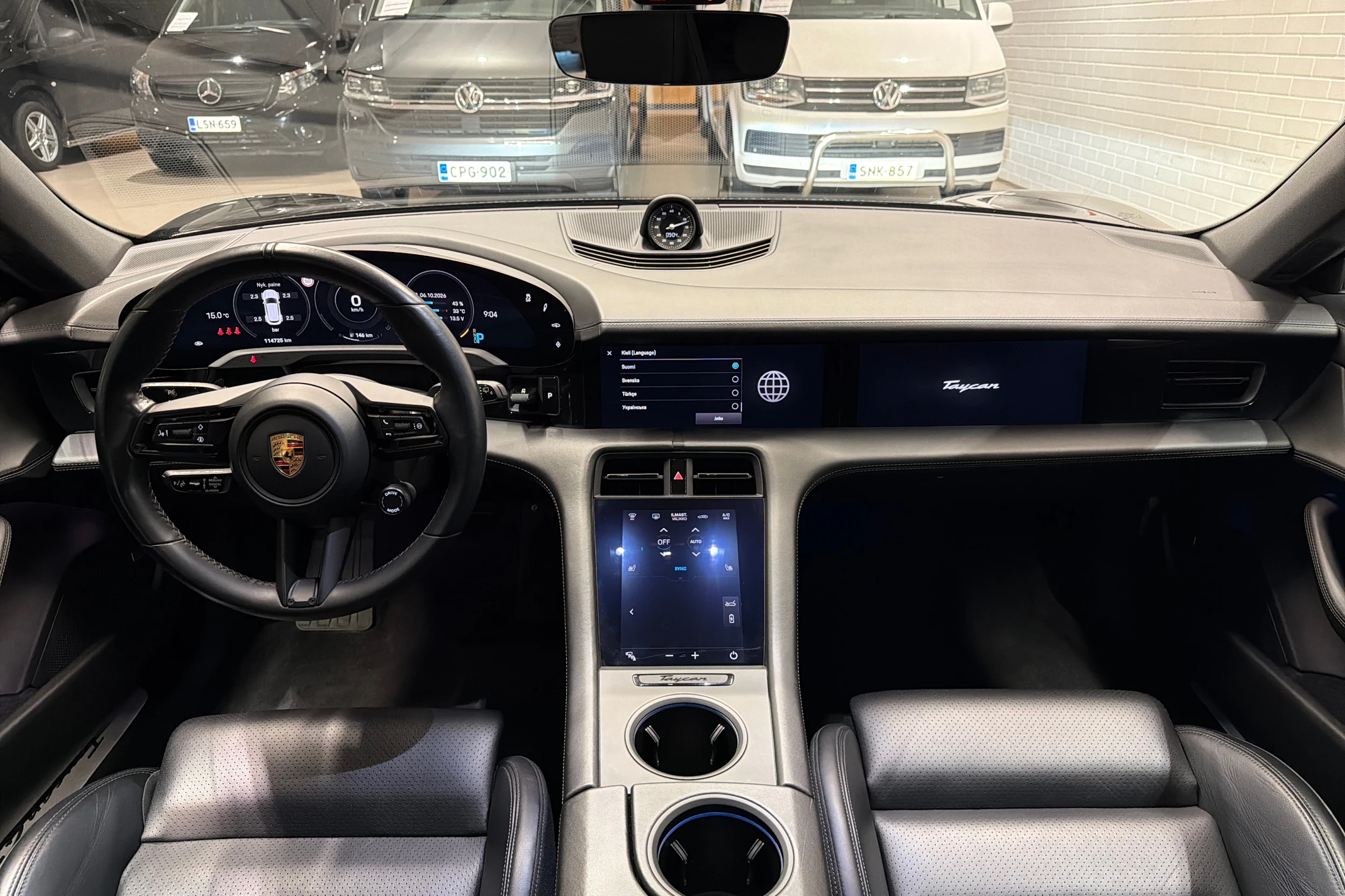 Musta Porsche Taycan 2022 kuva 8.